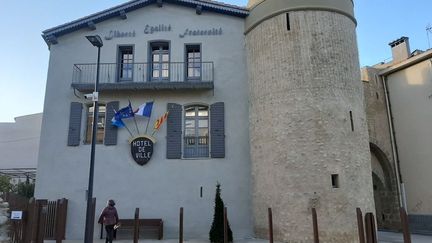 La mairie d'Ille-sur-Têt offre 100 000 euros de bons d'achat à dépenser dans les commerces locaux.&nbsp; (FRANCOIS DAVID / RADIOFRANCE)