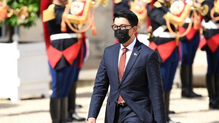 Le président malgache Andry Rajoelina arrive au palais de l'Elysée avant une rencontre avec le président français, à Paris, le 27 août 2021. (BERTRAND GUAY / AFP)