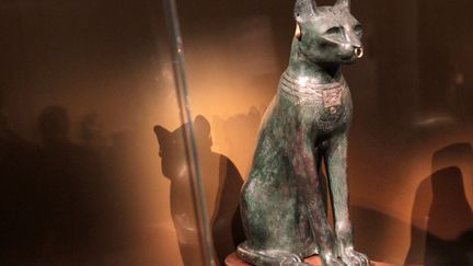 Les principales divinit&eacute;s de l'&eacute;tat &eacute;gyptien sont ici repr&eacute;sent&eacute;es par des chefs-d'oeuvre exceptionnels comme l'effigie de Bastet sous forme de chatte. (ELODIE DROUARD / FTVI)