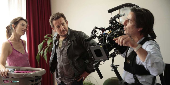 Yvan Attal sur le tournage de "Ils sont partout" avec Charlotte Gainsbourg et Dany Boon
 (La Petite Reine - David Koskas)