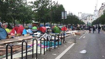 &nbsp; (L'évacuation des migrants du campement du jardin d'Eole dans le XVIIIe arrondissement de Paris s'est déroulée lundi matin. Les abris de fortune, vides, était toujours là en fin de matinée © Radio France / Sandrine Etoa)