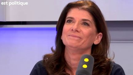 Ariane Chemin, grand reporter au journal "Le Monde", était l'invité de Tout est politique, mardi 5 décembre sur franceinfo. (FRANCEINFO / RADIO FRANCE)