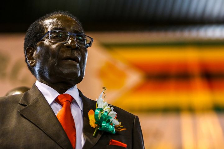 Robert Mugabe le 7 avril 2016, à Harare (Zimbabwe).&nbsp; (JEKESAI NJIKIZANA / AFP)