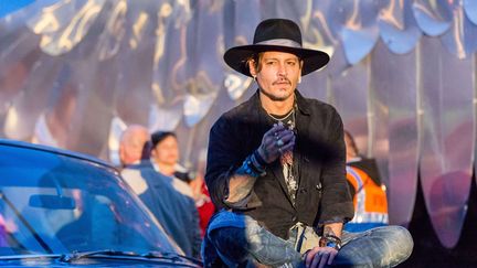 Lors d'un concert, Johnny Depp plaisante sur l'assassinat de Trump