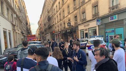 La détonation a&nbsp;retenti dans la rue Victor-Hugo, à Lyon, vers 17h40, le 24 mai 2019. (FRANCE 3 RHONE-APLES)