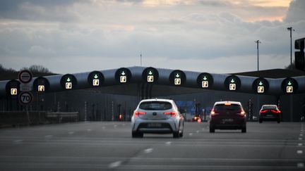 Le péage de Saint-Arnoult (Yvelines), sur l'A10, le 6 mars 2024. (MAGALI COHEN / HANS LUCAS / AFP)