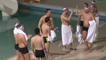 Les papas du club de natation synchronisée de Montreuil -sur-Mer. (FRANCE 2)