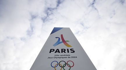 Panneau d'entrée du site olympique du Bourget (Seine-Saint-Denis), le 15 mai 2017. (FRANCK FIFE / AFP)