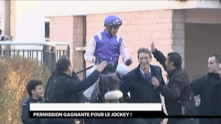 Capture d'&eacute;cran de M6 montrant Fr&eacute;d&eacute;ric Ditta apr&egrave;s sa victoire le 20 novembre 2011 &agrave; Auteuil. (DR)