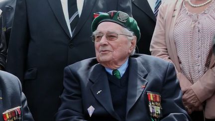 Jean Morel, héros du débarquement du 6 juin 1944 en Normandie, est décédé à l'âge de 97 ans. Il avait fait partie du célèbre commando Kieffer. (France 2)