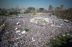 Le Caire (Egypte), le 27 juillet 2011. Des centaines de miliers de personnes manifestent place Tahrir. (wikipedia)