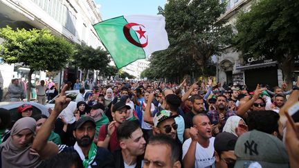 Des manifestants à Alger, le 8 octobre 2019. (BILLAL BENSALEM / NURPHOTO)