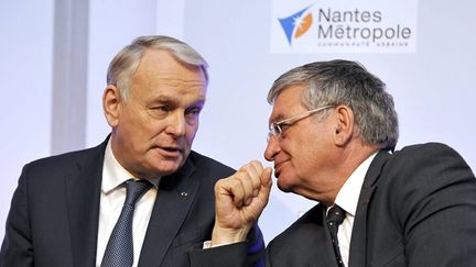 &nbsp; (Jean-Marc Ayrault et Jacques Auxiette, le président de la région Pays de la Loire © MaxPPP)