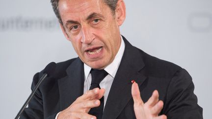 &nbsp; (Nicolas Sarkozy, ici le 12 juin à Berlin, a choisi les difficultés d'un plombier pour expliquer le problème de l'afflux des migrants © MaxPPP)