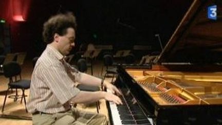 Evgeny Kissin à la tête d&#039;un concert pour les droits de l&#039;Homme en Russie, au Palais des Congrès
 (Culturebox)