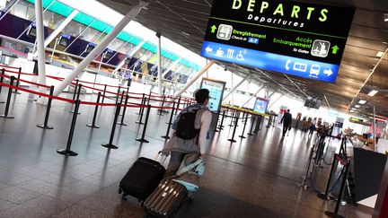 L'a&eacute;roport de Lille (Nord) est touch&eacute; par la gr&egrave;ve des contr&ocirc;leurs a&eacute;riens, mercredi 8 avril 2015, avec des centaines de vols annul&eacute;s. (CITIZENSIDE / THIERRY THOREL / AFP)