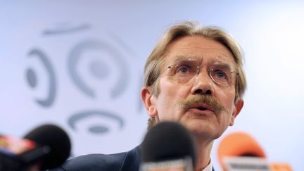 Fr&eacute;d&eacute;ric Thiriez, pr&eacute;sident de la Ligue de football professionnel (LFP), lors d'une conf&eacute;rence de presse &agrave; Paris, en juin 2011. (FRANCK FIFE / AFP)