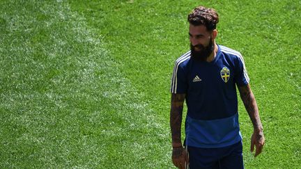 Le joueur suédois Jimmy Durmaz, le 26 juin 2018, lors d'un entraînement de sa sélection à Ekaterinbourg (Russie). (ANNE-CHRISTINE POUJOULAT / AFP)