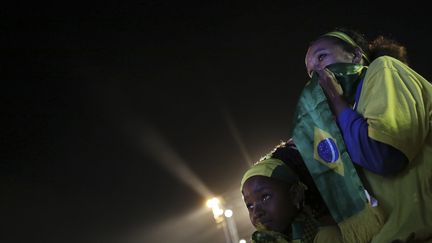 &nbsp; (Une mère et sa fille abattues après la nouvelle défaite de la Seleçao © Reuters)