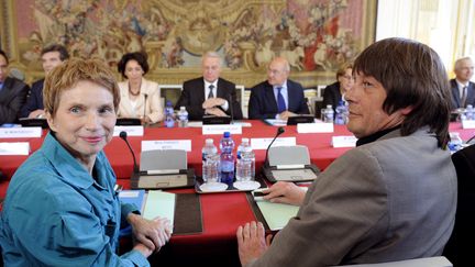 Laurence Parisot, du MEDEF, et Bernard Thibault, de la CGT, lors d'une rencontre avec le gouvernement, le 5 juillet &agrave; Paris. (BERTRAND GUAY / AFP)