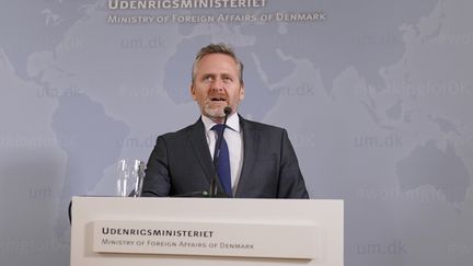 Le ministre danois des Affaires étrangères, le 30 octobre 2018, à Copenhague, lors d'une conférence de presse.&nbsp; (MARTIN SYLVEST / AFP)