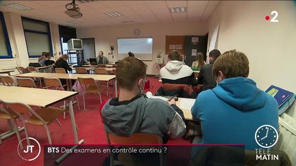 Des étudiants en classe de BTS. (France 2)