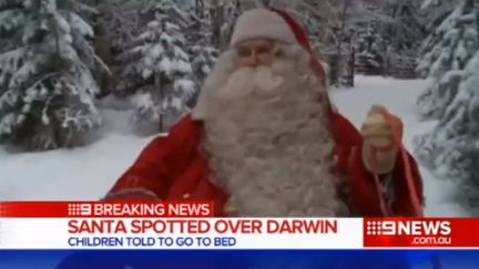 A Darwin (Australie), l'antenne locale du r&eacute;seau Nine Network a annonc&eacute;, le 24 d&eacute;cembre 2014, dans son journal t&eacute;l&eacute;vis&eacute;, l'arriv&eacute;e du p&egrave;re No&euml;l dans la r&eacute;gion. (NINE NEWS DARWIN)