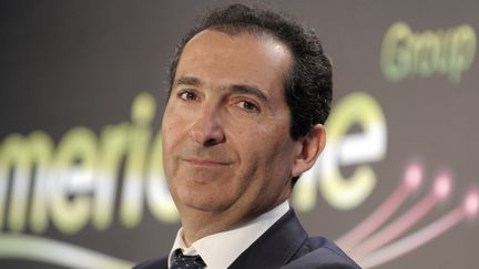 Patrick Drahi, patron d'Altice, la maison m&egrave;re de Numericable, le 17 mars 2014 &agrave; Paris.&nbsp; (ERIC PIERMONT / AFP)