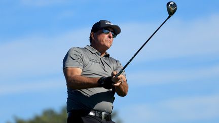 Phil Mickelson lors du Farmers Insurance Open, en Californie, le 26 janvier 2022. (SAM GREENWOOD / GETTY IMAGES NORTH AMERICA / AFP)