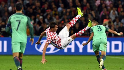 L'attaquant croate Mario Mandzukic, lors du 8e de finale de l'Euro contre le Portugal, le 25 juin 2016 à Lens (Pas-de-Calais). (FRANCISCO LEONG / AFP)