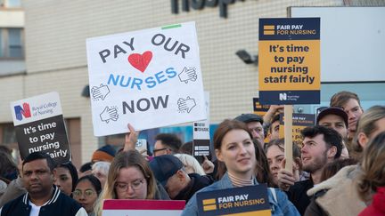 Une manifestation d'infirmières et infirmiers à Londres, en décembre 2022.&nbsp; (JUSTIN NG / AVALON / MAXPPP)