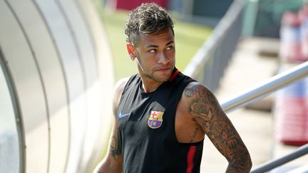 Le Brésilien Neymar, annoncé avec insistance du côté du Paris Saint-Germain, le 17 juin 2017 lors d'une séance d'entraînement avec le FC Barcelone. (JOAN VALLS / NURPHOTO / AFP)