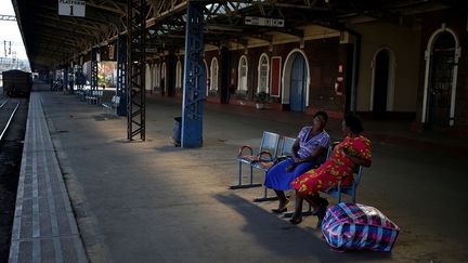 et l’amélioration du service public ferroviaire, les passagers prennent leur mal en patience.
 (Siphiwe Sibeko / REUTERS)