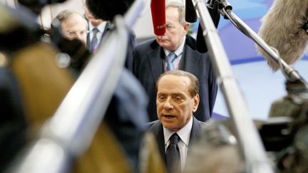 Le pr&eacute;sident du conseil italien Silvio Berlusconi, lors du sommet europ&eacute;en de dimanche 23 octobre &agrave; Bruxelles (Belgique). (SEBASTIEN PIRLET/REUTERS)