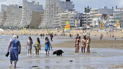 Des touristes sur les plages de La Baule (Loire-Atlantique), le 30 mai 2014. (MAXPPP)