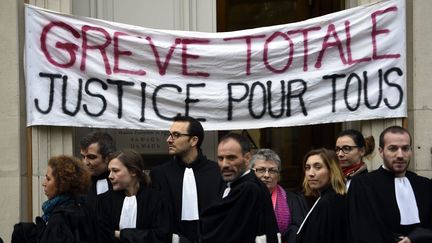 &nbsp; (Avocats en grève à Nancy, jeudi 22 octobre © MaxPPP)