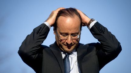 J-43 Le candidat du Parti socialiste Fran&ccedil;ois Hollande en meeting &agrave; Ajaccio (Corse), le 24 mars 2012. (FRED DUFOUR / AFP)