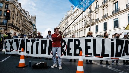 Une action d'Extinction Rebellion, rue de Rivoli à Paris, le 10 octobre 2019.&nbsp; (KARINE PIERRE / HANS LUCAS / AFP)