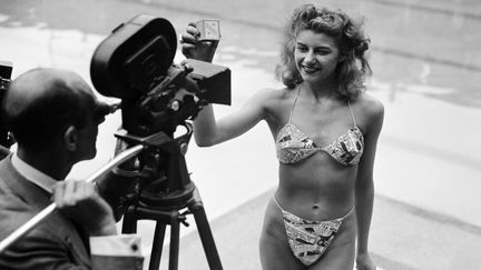 Election de "la plus jolie baigneuse portant un bikini créé par Louis Réard", à la piscine Molitor à Paris le 5 juillet 1946 (- / AFP)