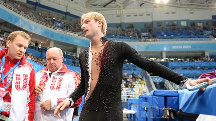 Evgueni Plouchenko a &eacute;t&eacute; oblig&eacute; de d&eacute;clarer forfait apr&egrave;s une chute lors de son &eacute;chauffement, jeudi 13 f&eacute;vrier 2014.&nbsp; (YURI KADOBNOV / AFP)