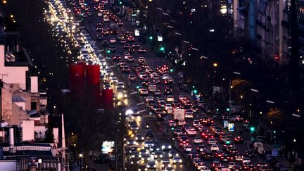 Vue d'embouteillages à Paris, le 16 février 2019 (illustration). (VINCENT ISORE / MAXPPP)