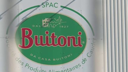 L'accord entre Nestlé, le propriétaire de la marque Buitoni, et les familles de 63 victimes, intoxiquées après avoir mangé des pizzas surgelées, se chiffrerait en dizaines voire en centaines de millions d'euros au total. (FRANCEINFO)