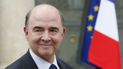 Le ministre de l'Economie et des Finances, Pierre Moscovici, le 20 mars 2013, &agrave; la sortie du Conseil des ministres, &agrave; l'Elys&eacute;e (Paris). (PATRICK KOVARIK / AFP)