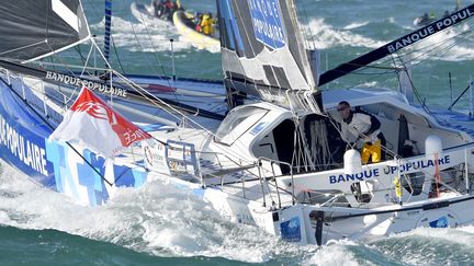 Armel Le Cléac'h sur son monocoque, symbole de la technologie "made in France"&nbsp; (LOIC VENANCE / AFP)