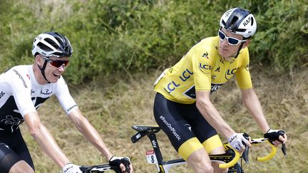 Ch(ris Froome et le maillot jaune, Geraint Thomas, le 20 juillet.&nbsp; (YUZURU SUNADA / BELGA MAG)