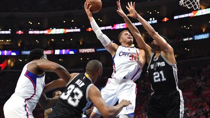 Blake Griffin (Clippers) attaque le panier des Spurs (HARRY HOW / GETTY IMAGES NORTH AMERICA)