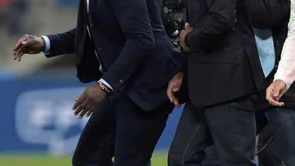 Basile Boli et Franck Passi, les nouveaux hommes forts de l'OM (PATRICK HERTZOG / AFP)