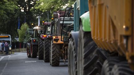 Un barrage d'agriculteurs &agrave; Rennes (Ille-et-Vilaine), le 2 juillet 2015. (CITIZENSIDE/EMMANUEL BROSSIER / CITIZENSIDE.COM / AFP)