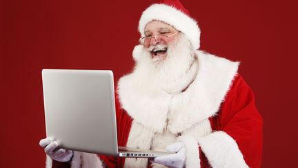 Google et Microsoft rivalisent d'initiatives pour mettre les enfants sur la piste du p&egrave;re No&euml;l. (ISAAC KOVAL / E+ / GETTYIMAGES)