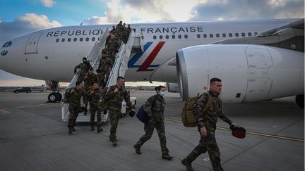 Des soldats français sont&nbsp;arrivés sur la base de l'Otan de&nbsp;Constantza, le 3 mars 2022. (Daniel MIHAILESCU / AFP)